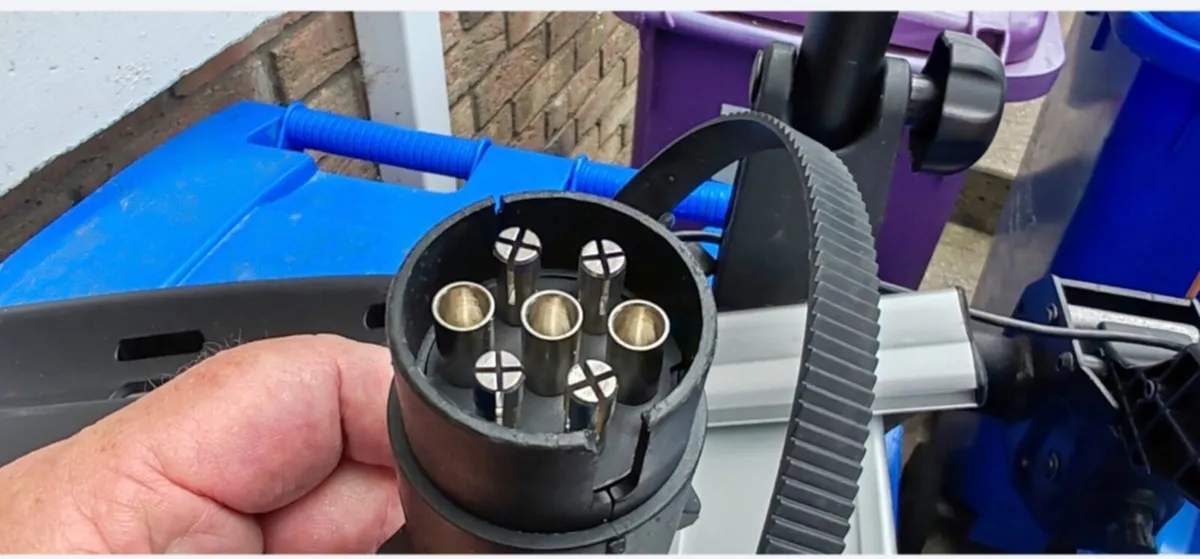 Tow bar mounted bike rack - Image 4