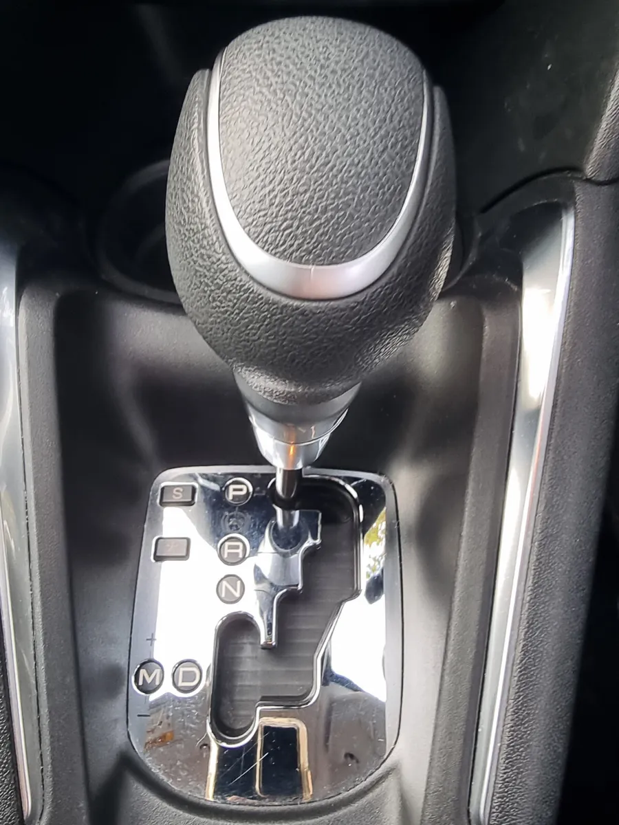 Peugeot 208 2016 automatic nct&tax €7990 - Image 4