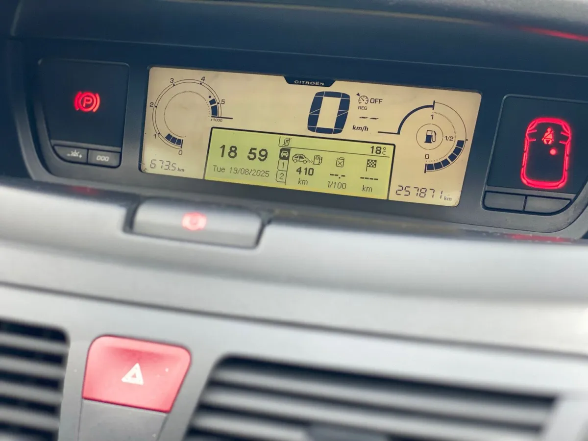 Citroen C4 Picasso 2011 - Image 2