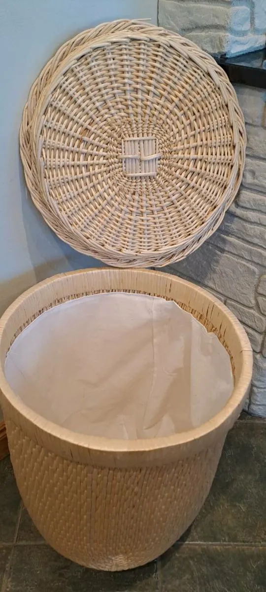 Wicker laundry basket - Image 3