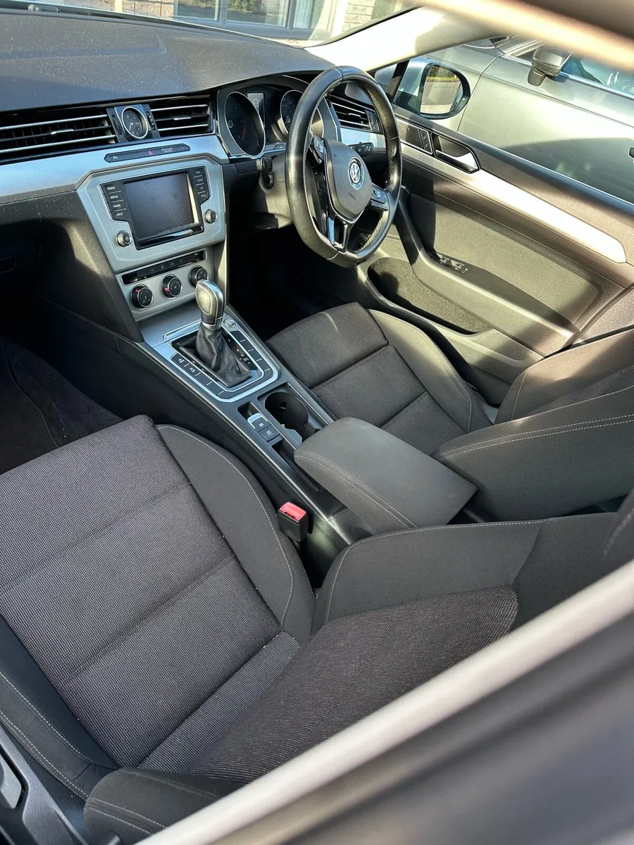 VW Passat DSG bluemotion -Automatic - Image 4