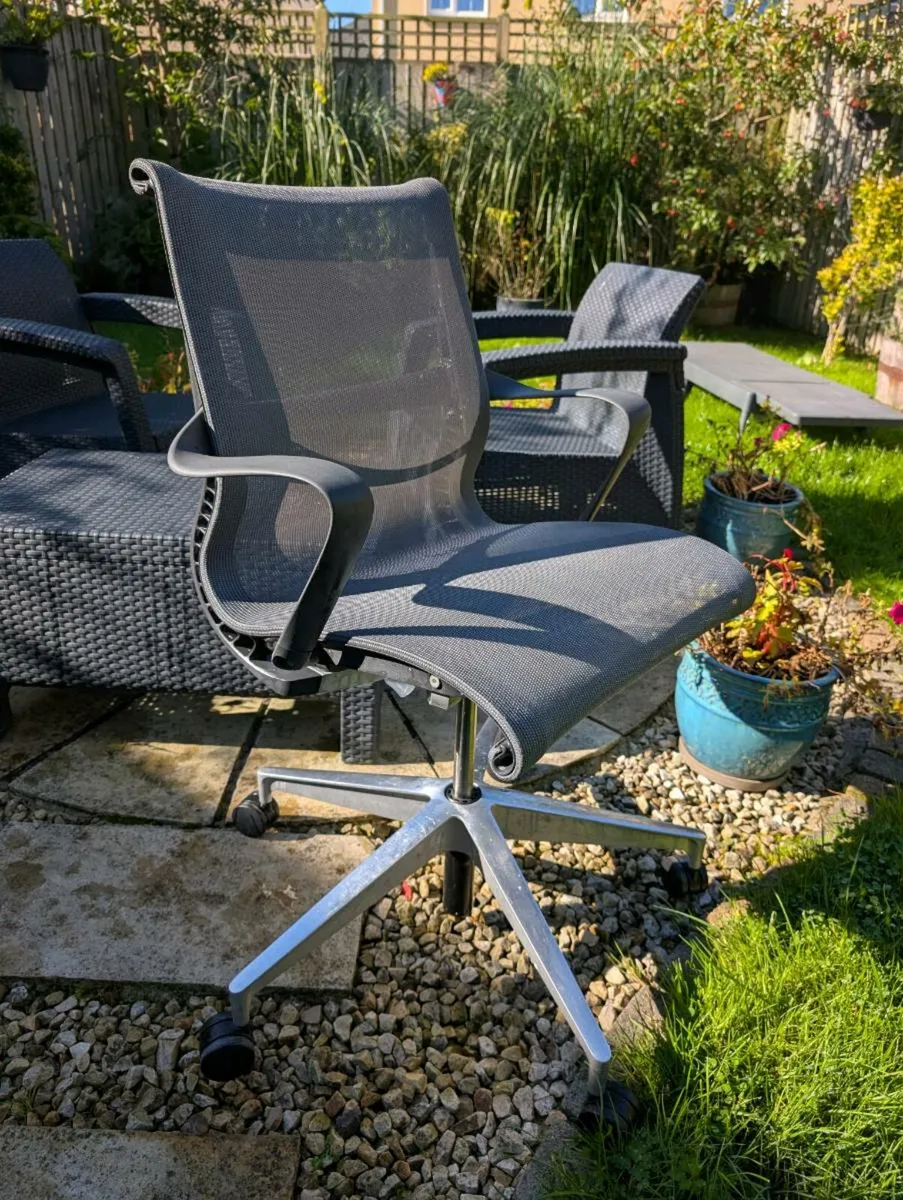 Ergonomic office chair - Image 2