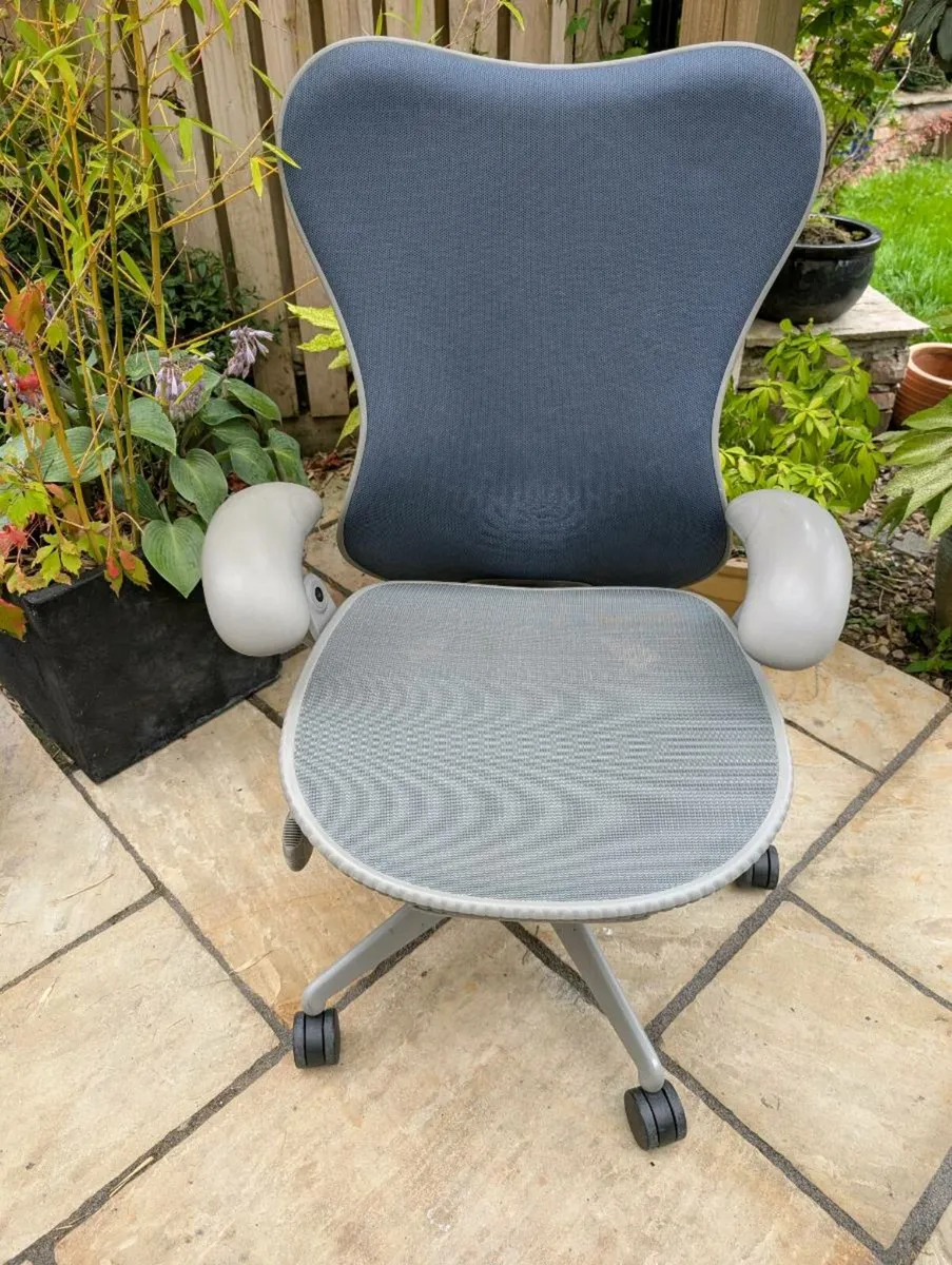 Ergonomic office chair - Image 4