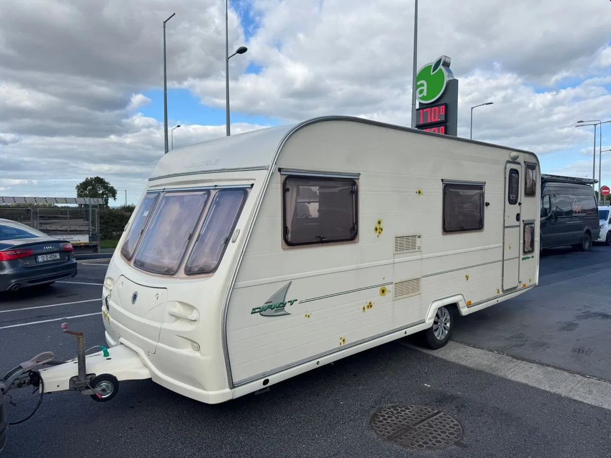 Avondale 6 Berth MINT Fixed Bunkbed Caravan - Image 1