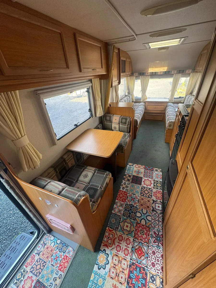 Avondale 6 Berth MINT Fixed Bunkbed Caravan - Image 4