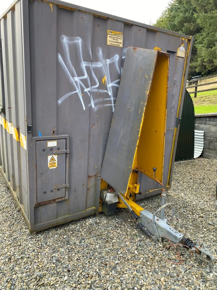Mobile container / canteen/ storage. - Image 2