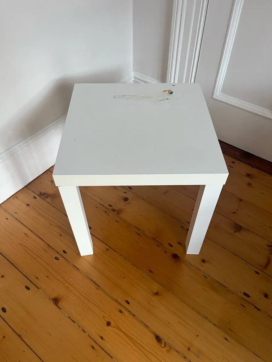 Children’s Table - Image 1