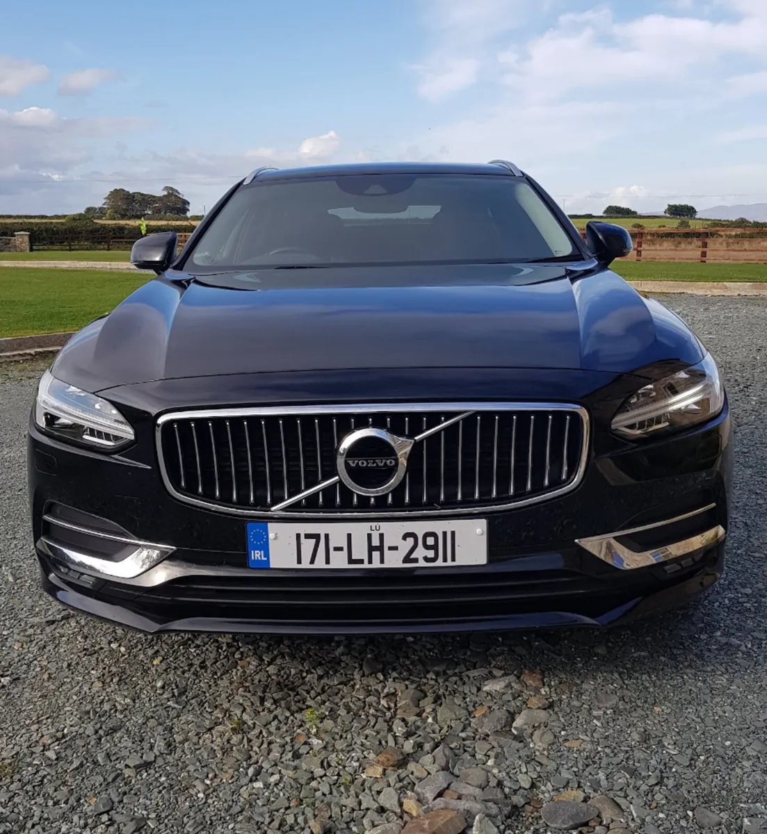 Volvo V90 D5 235bhp Inscription Top Spec - Image 4