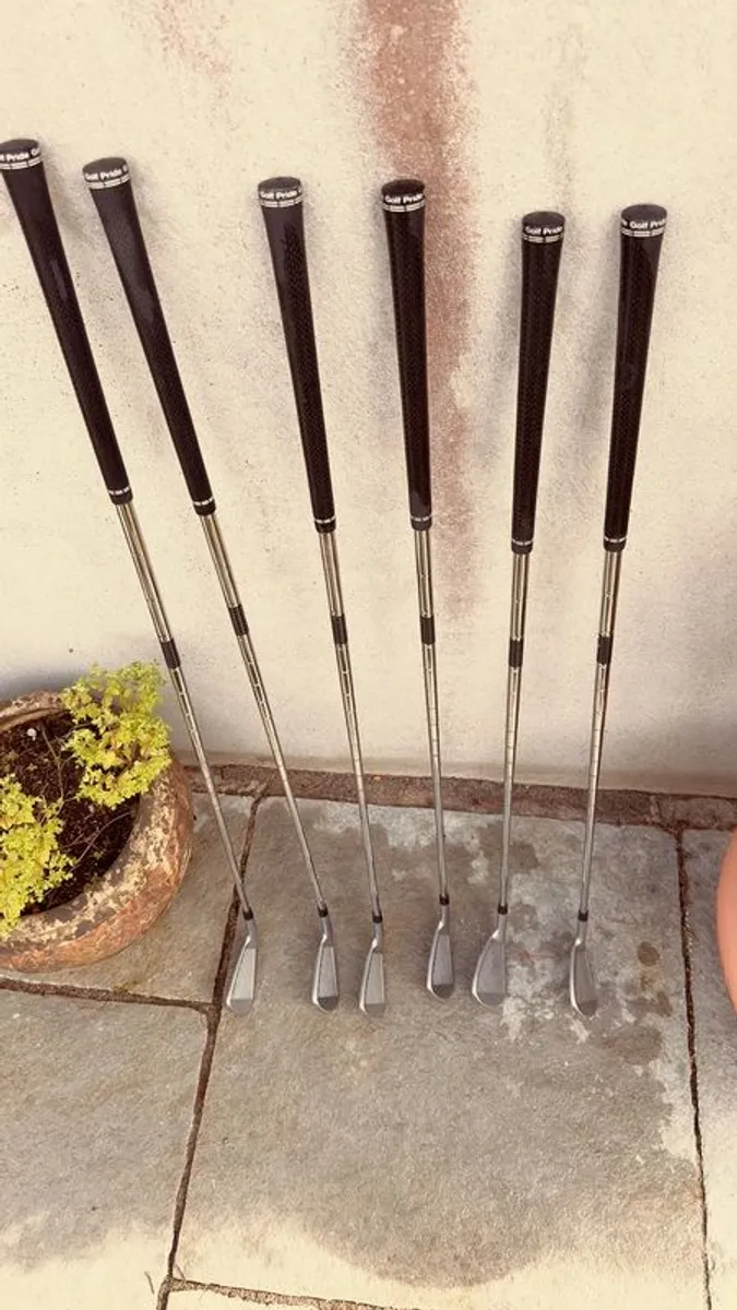 Cleveland Launcher XL Irons - Image 1