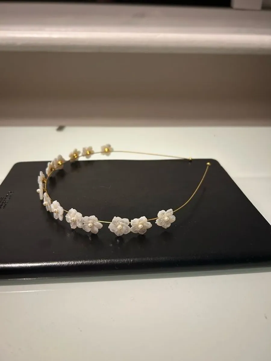 Jennifer Behr Mother of Pearl head piece - Image 3
