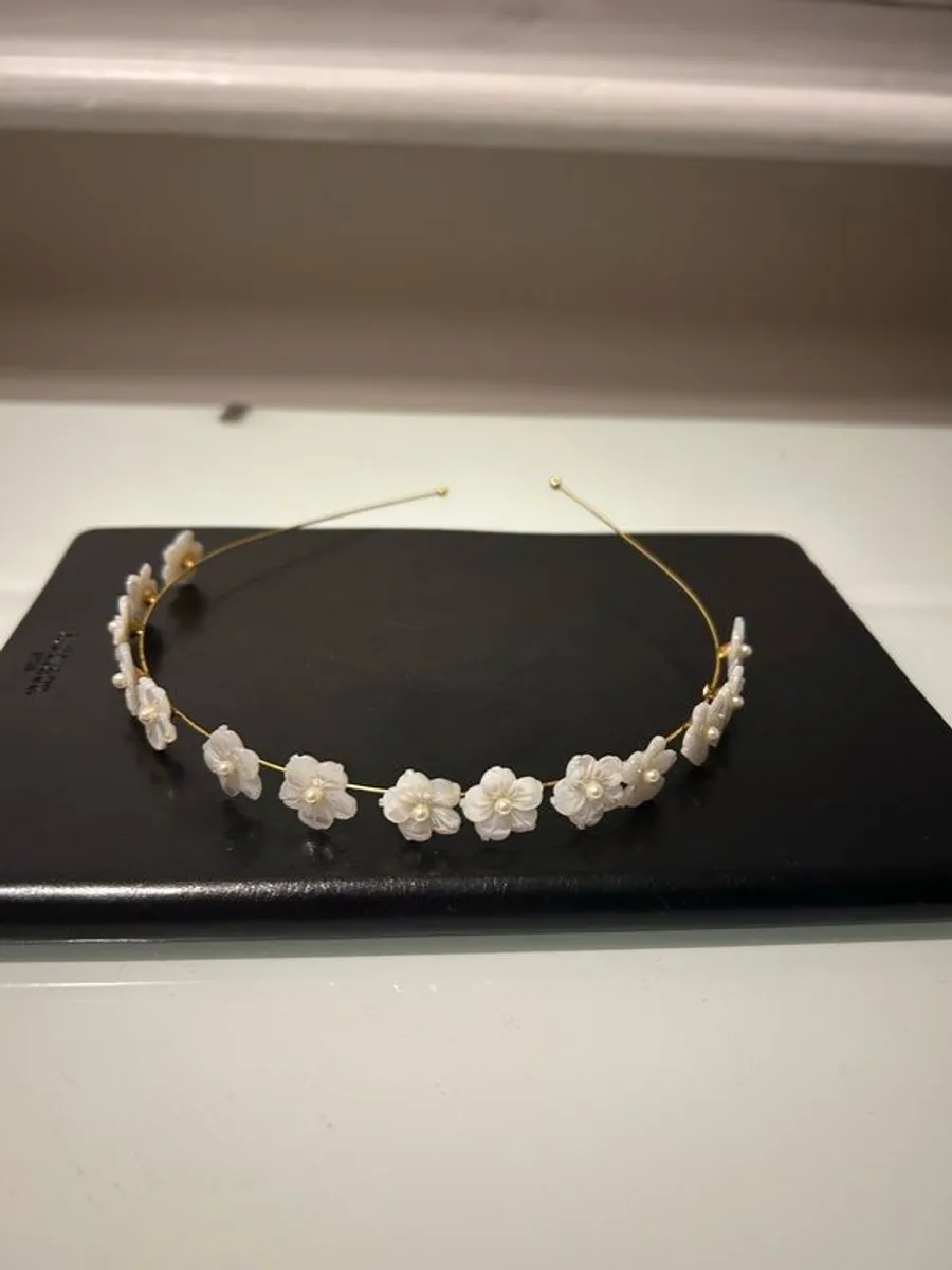 Jennifer Behr Mother of Pearl head piece - Image 4