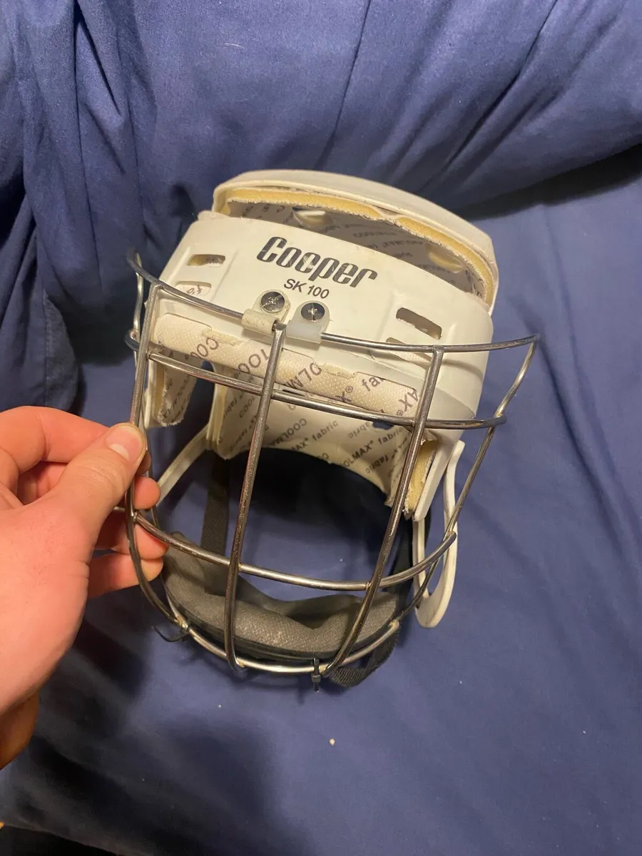 White cooper hurling helmet - Image 2
