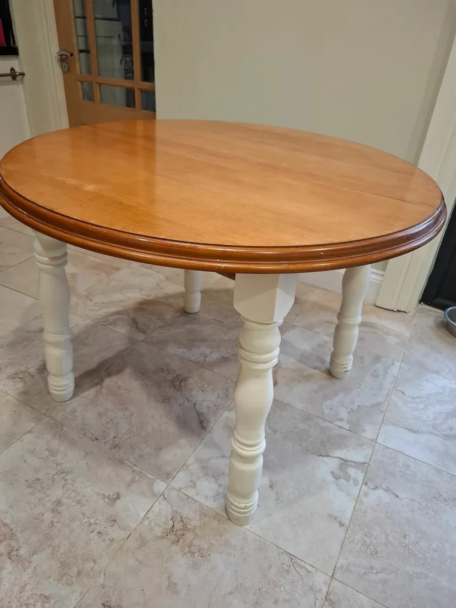 KITCHEN TABLE - Image 1