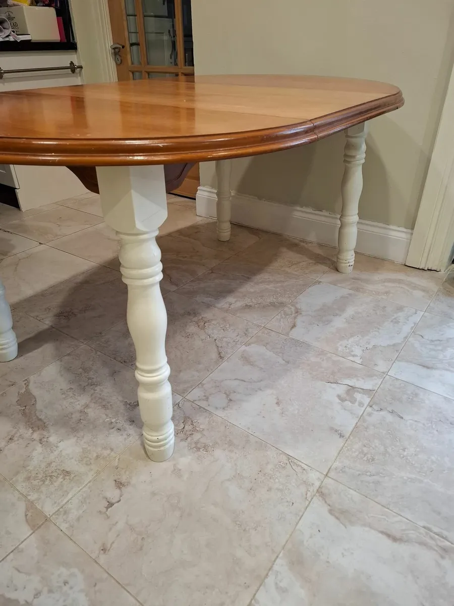 KITCHEN TABLE - Image 2