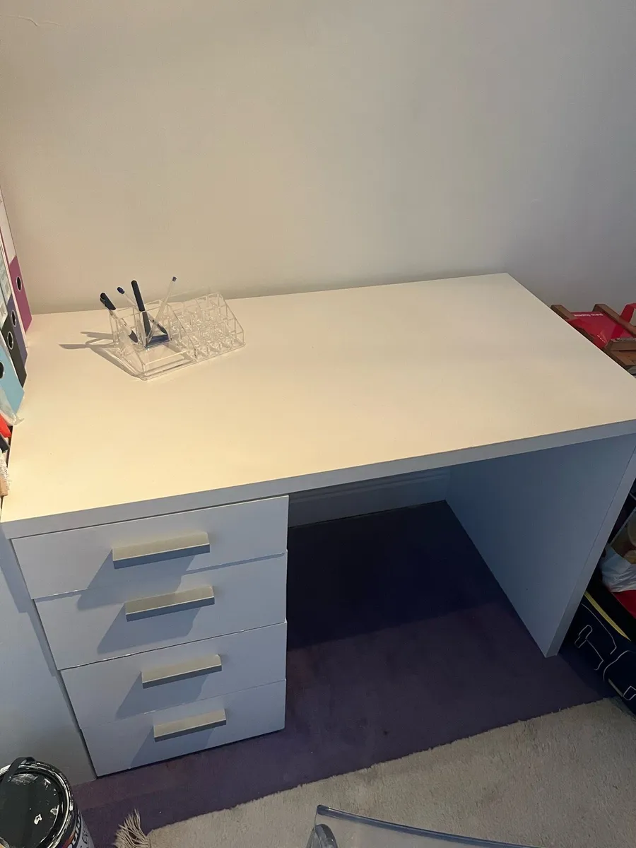 Desk with drawers - Image 1