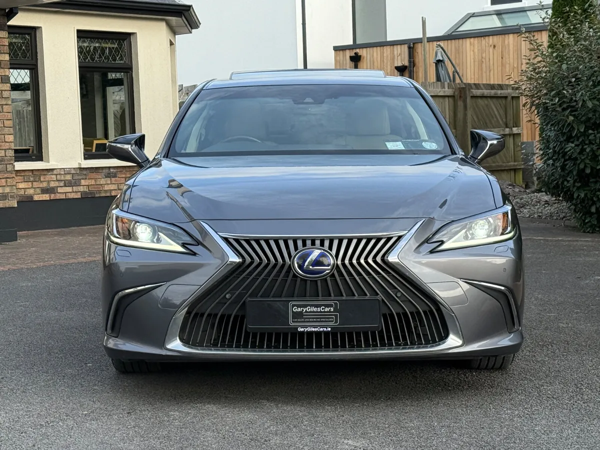 Stunning 201 Lexus ES300h Executive! - Image 2