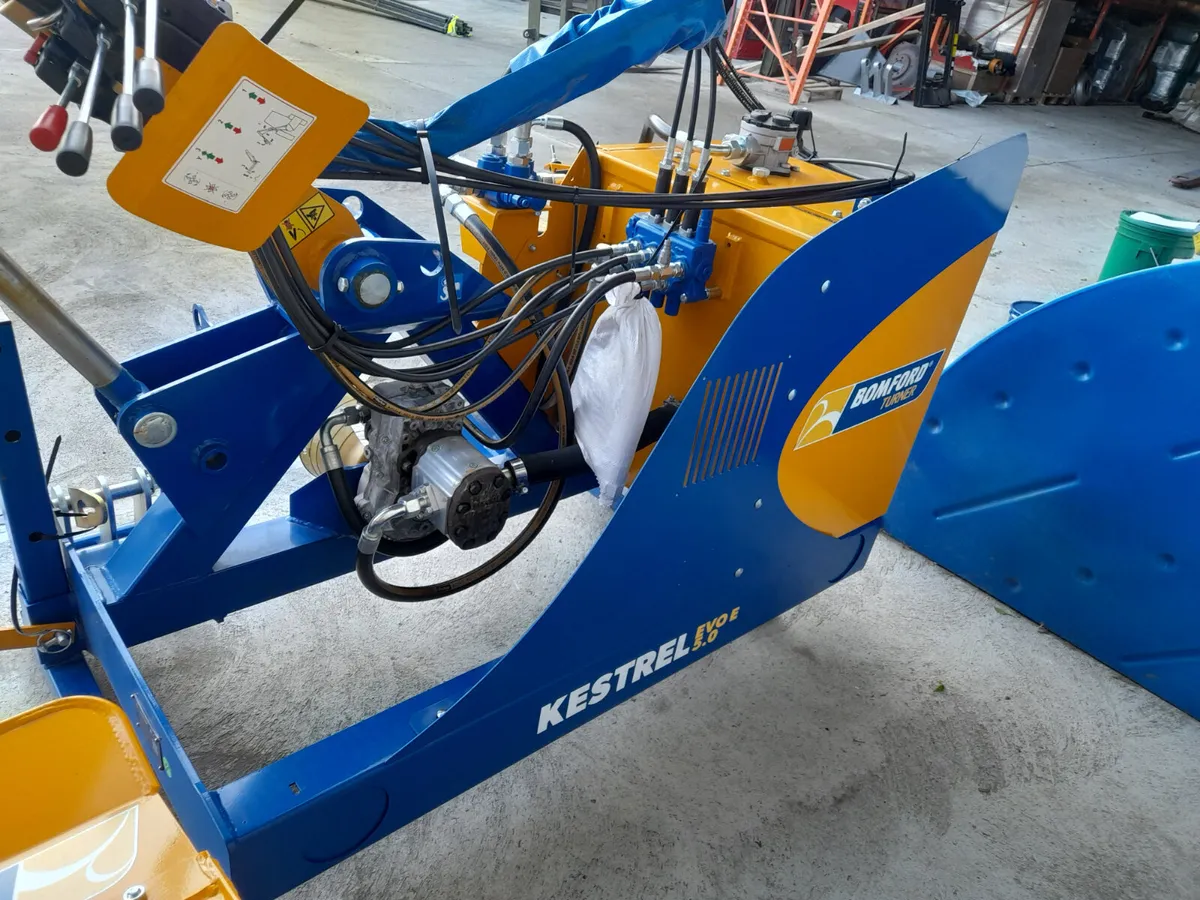Bomford Kestrel E Hedgecutters - Image 3