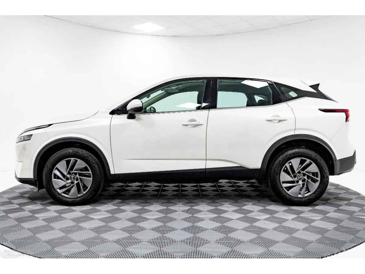 Nissan Qashqai ACENTA PREMIUM 1.3 MHEV 140HP - Image 4