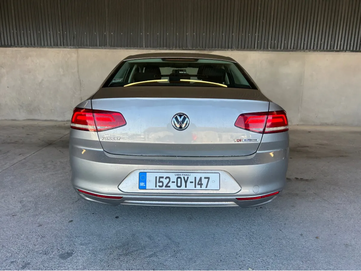 Volkswagen Passat TRENDLINE 1.6 TDI 120 BHP LOW KM - Image 4