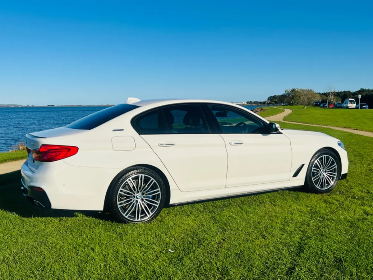 BMW 5-Series 2.0 PHEV / FINANCE AVAILALE / M SPORT - Image 4