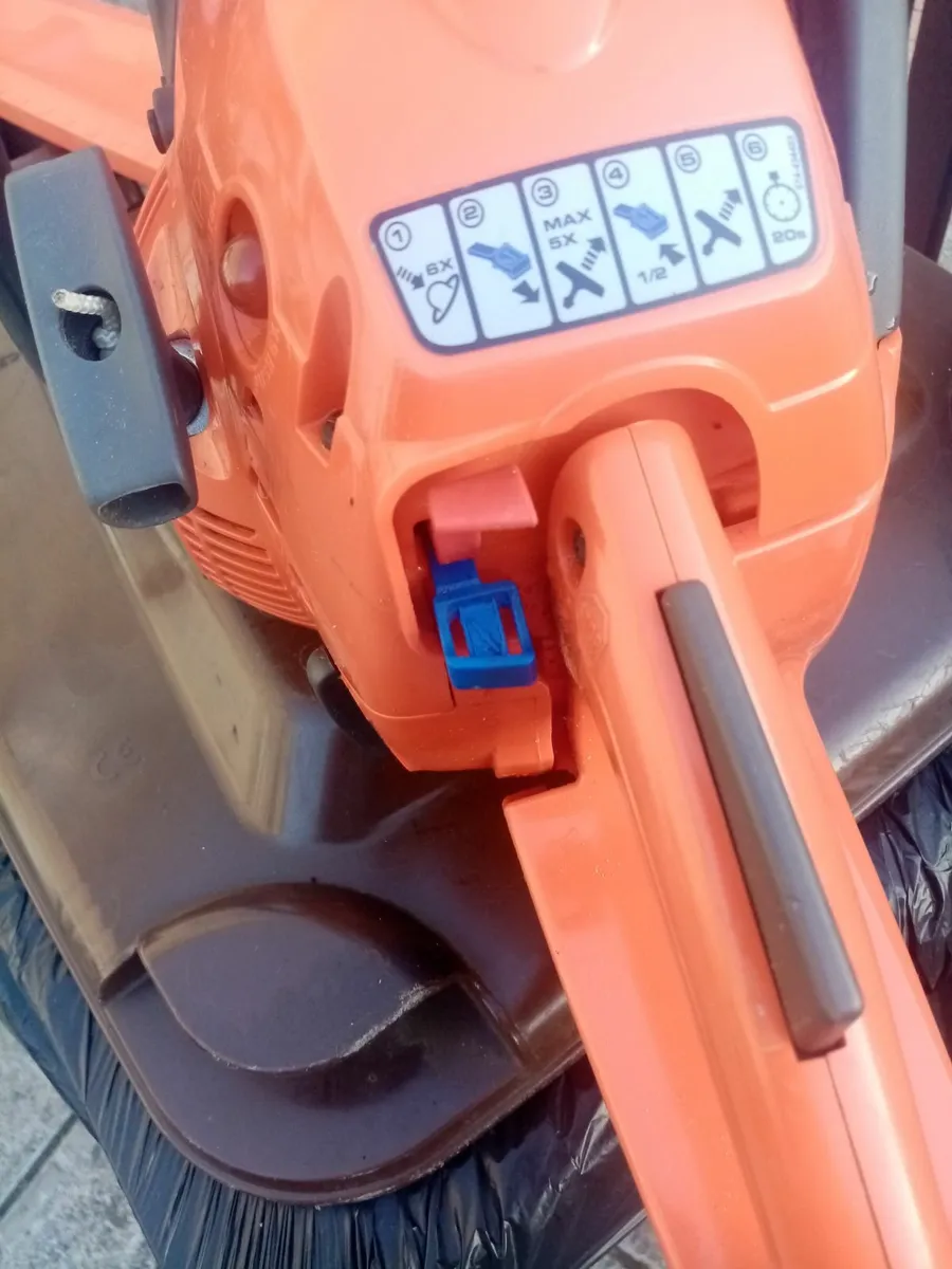 Husqvarna chain saw - Image 4