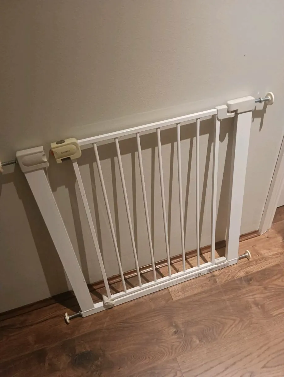 Safety gate , perfect condition - Image 1