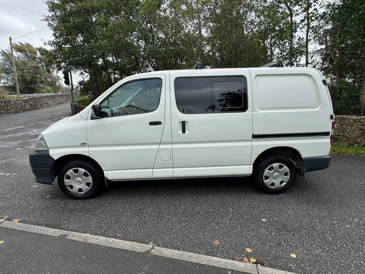 2009 TOYOTA HIACE VAN 2.5 D4D - Image 2