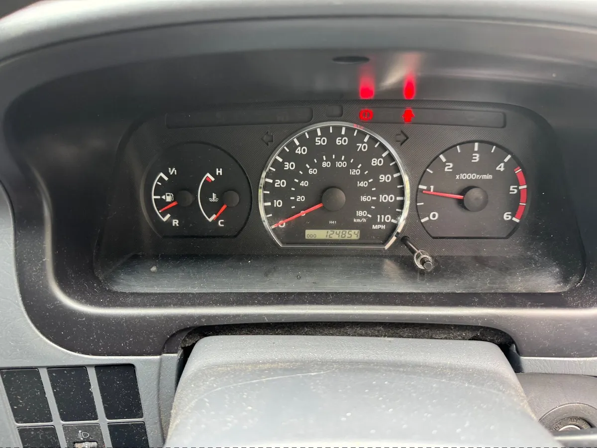2009 TOYOTA HIACE VAN 2.5 D4D - Image 3