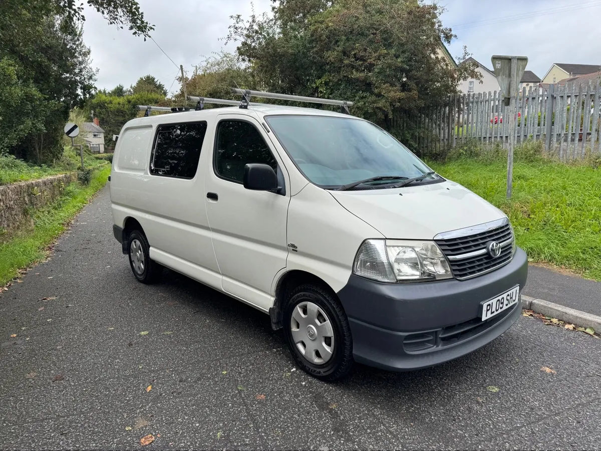 2009 TOYOTA HIACE VAN 2.5 D4D - Image 1