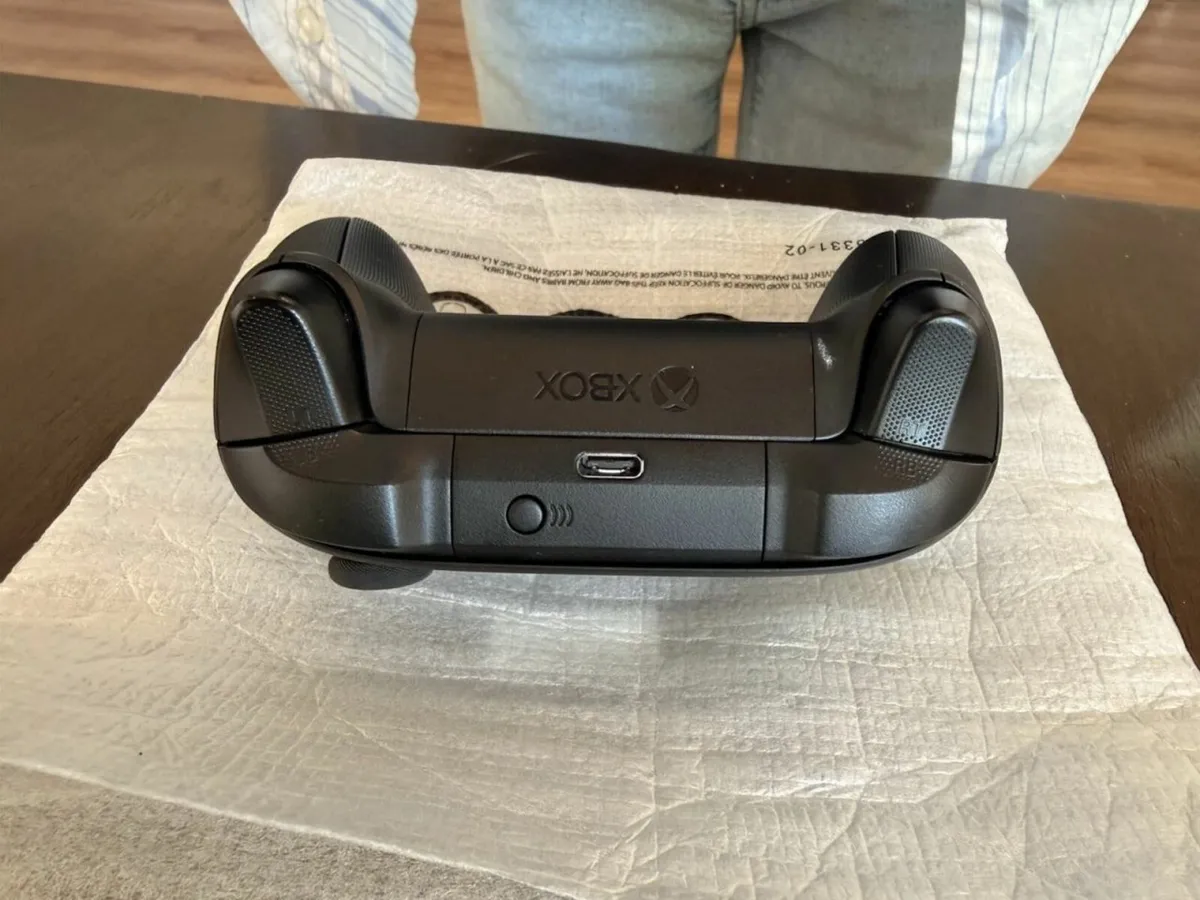 Xbox Series X 1TB Console - Image 2