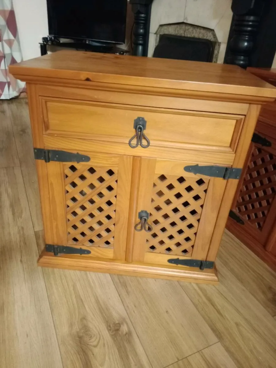 Two bedside lockers - Image 2