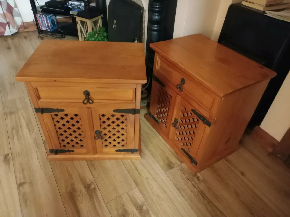 Two bedside lockers - Image 3