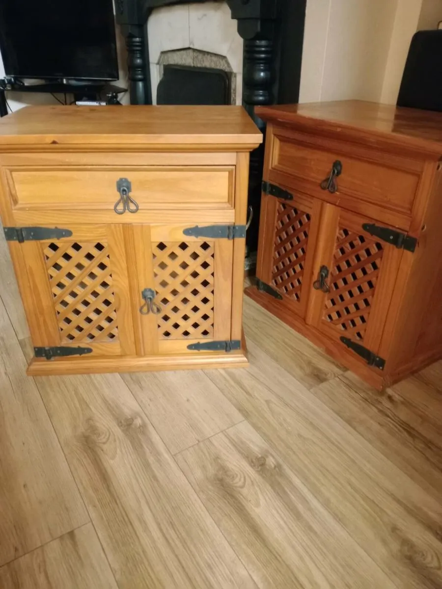Two bedside lockers - Image 4
