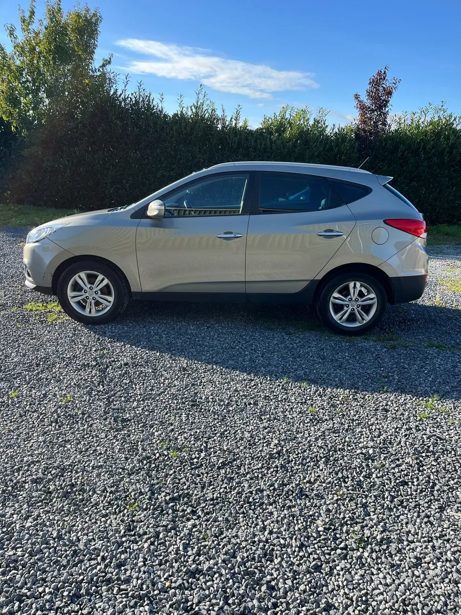 Car - Image 2
