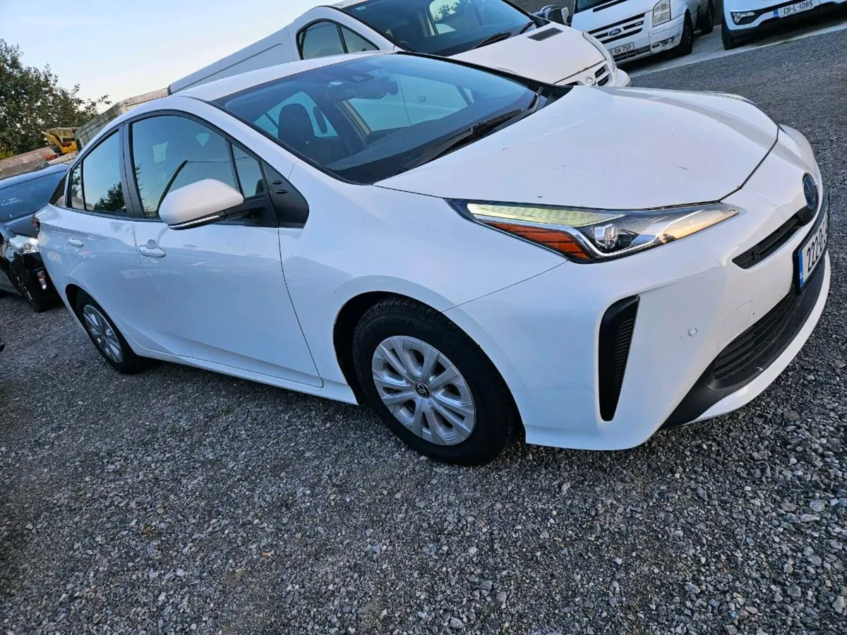Toyota Prius 2022 - Image 2