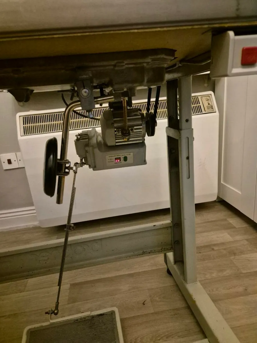 Industrial sewing machine - Image 2