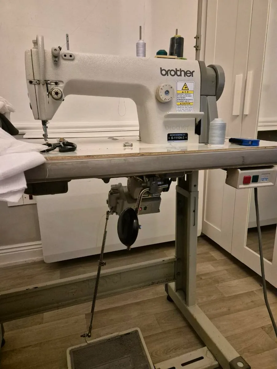 Industrial sewing machine - Image 3