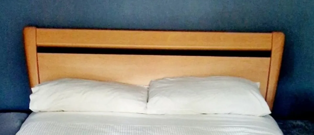 Double bed & matching chest of drawers - Image 3