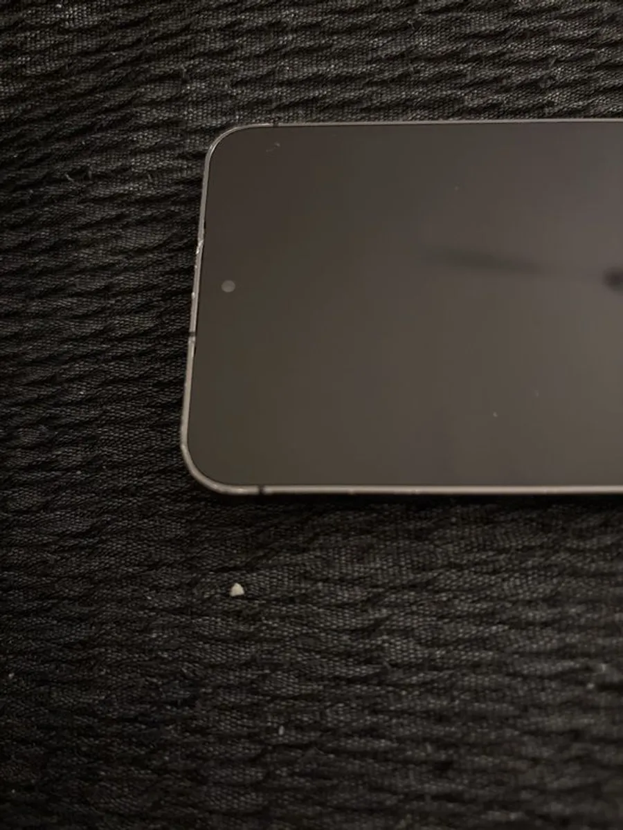 Samsung S24 phone - Image 3