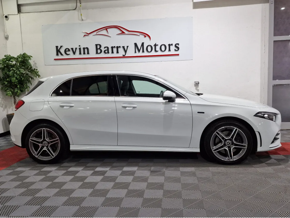 Mercedes-Benz A-Class A250E AMG LINE (PLUG IN HYBR - Image 4