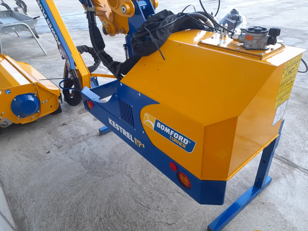 Bomford Kestrel Evo S Hedgecutters - Image 4