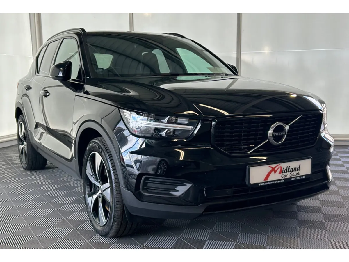 Volvo XC40 R-DESIGN T4 RECHARGE - Image 1