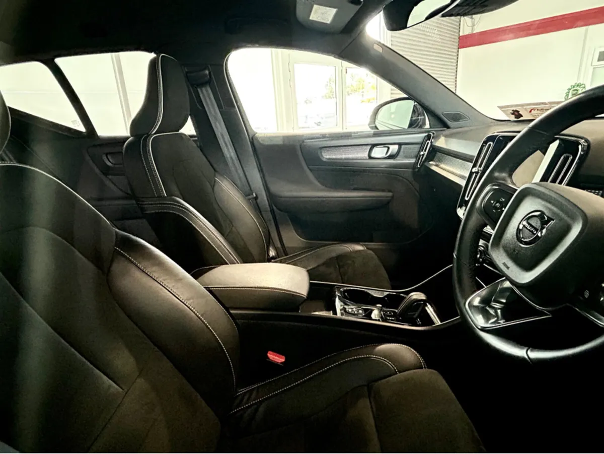 Volvo XC40 R-DESIGN T4 RECHARGE - Image 4