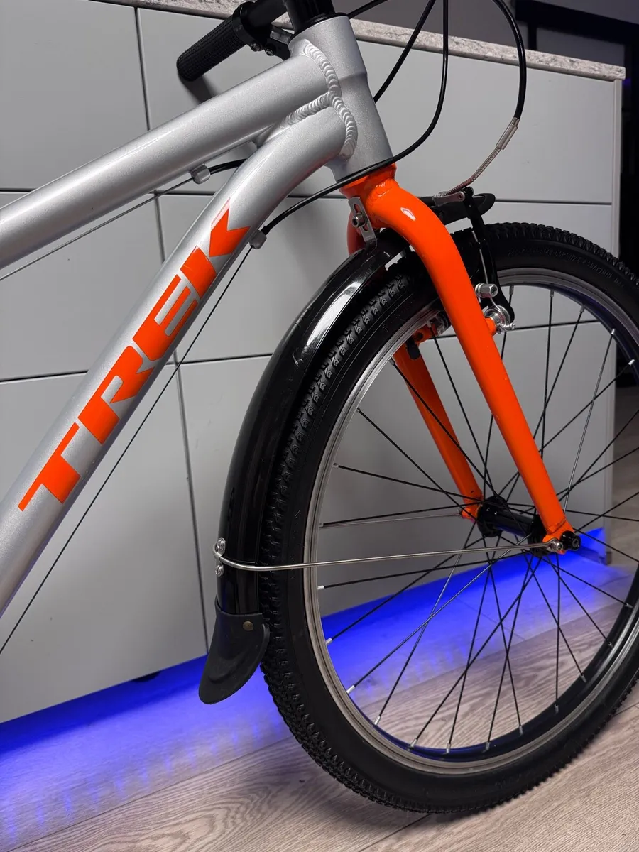 TREK Wahoo Junior Bike 24 inch (Like NEW) - Image 3
