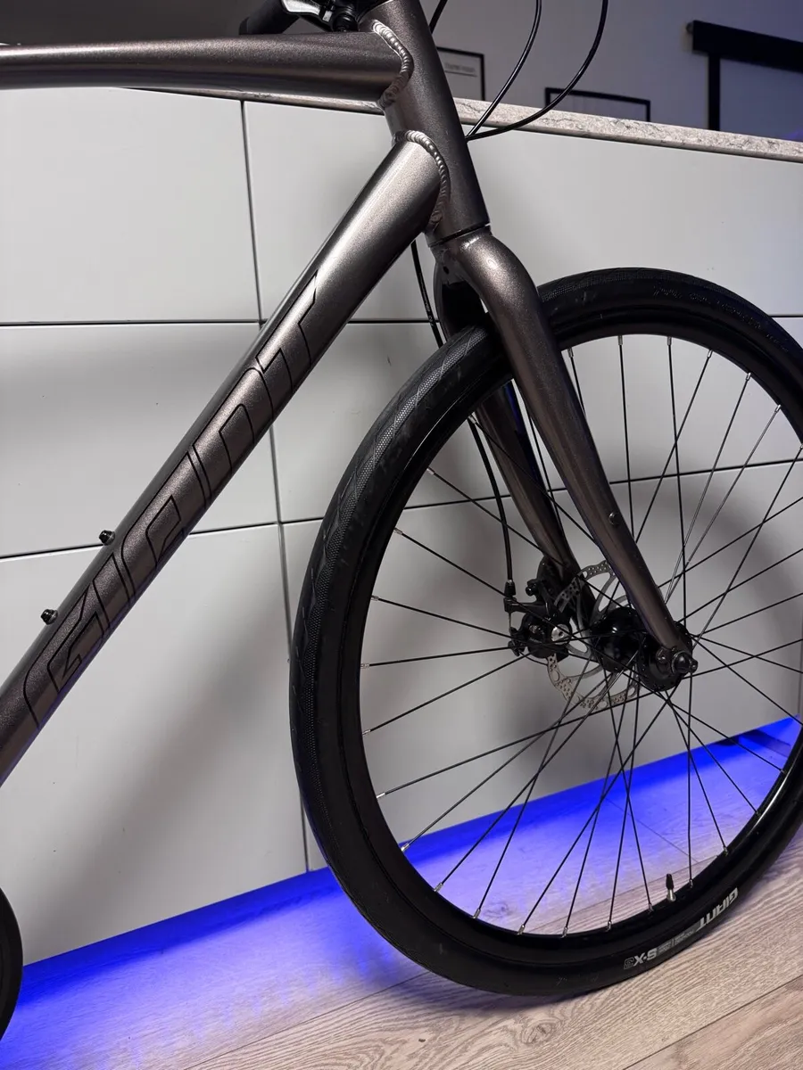 GIANT Escape Hybrid Bike - Image 3