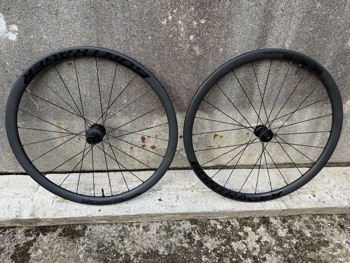 Bontrager Aeolus Elite 35 TLR Disc Road Wheelset - Image 1