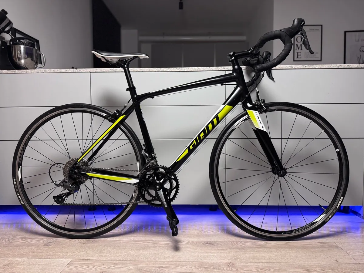 GIANT Contend Road Bike (Like New) - Image 1