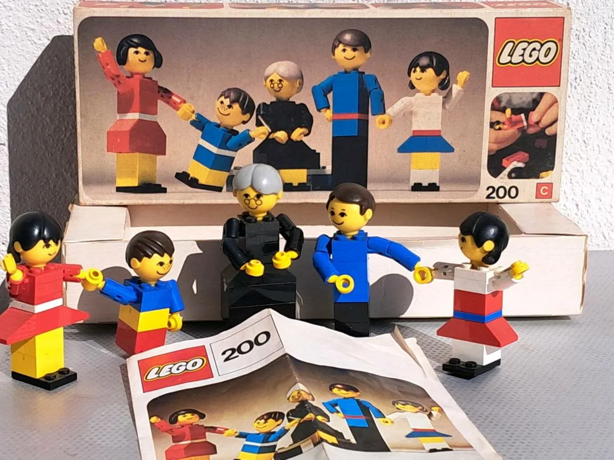 Lego Vintage 200: Family 5 figure Set (1974) - Image 2
