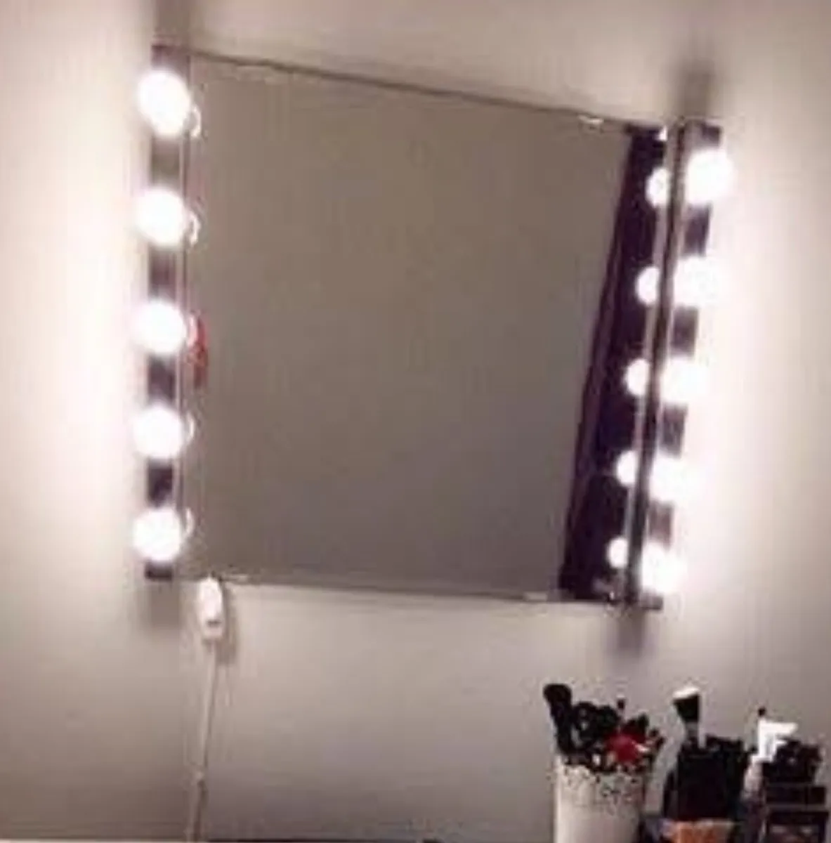 LED mirror house - Image 1