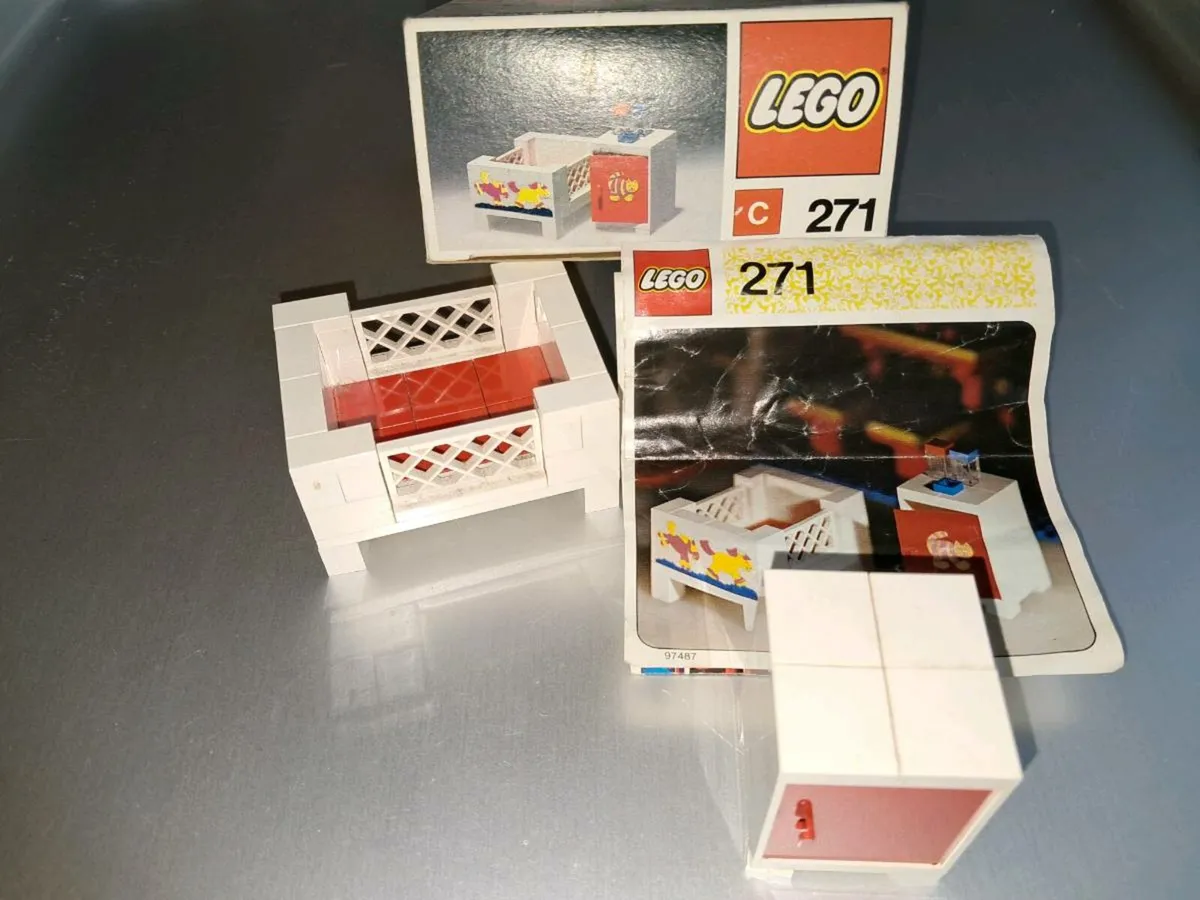 Lego Vintage 271: Bed and Locker - Image 1